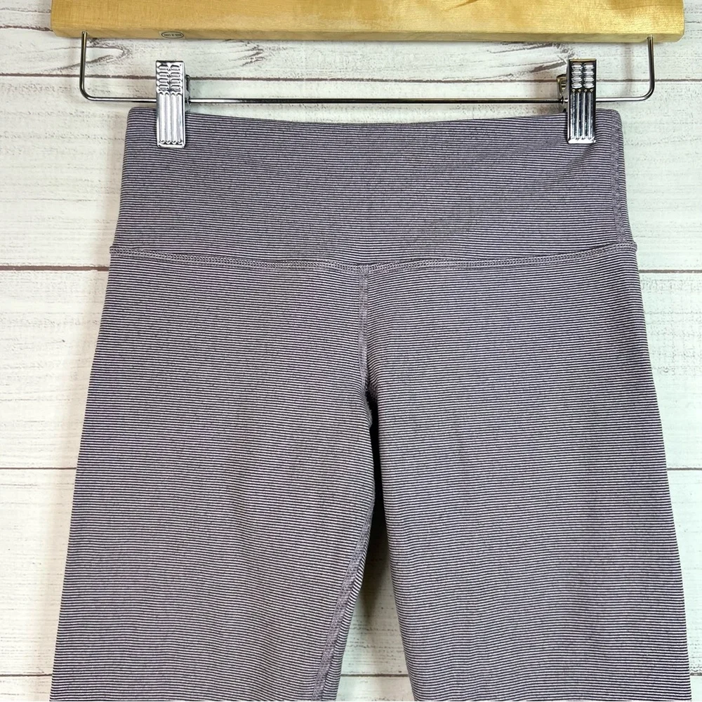 Lululemon Women’s Purple Striped Cropped Leggings Yoga Gym Sz 2 Stretch Pilates